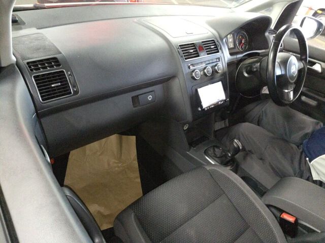 2016 Volkswagen ゴルフトゥーラン TSIコンフォートライン auction photo 3