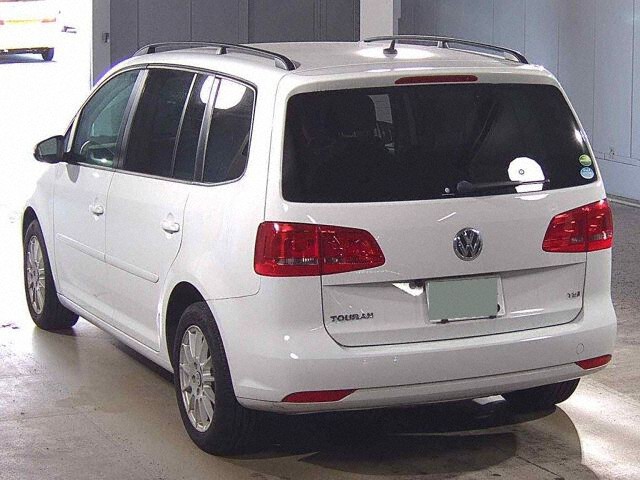 2016 Volkswagen ゴルフトゥーラン TSIコンフォートライン auction photo 2