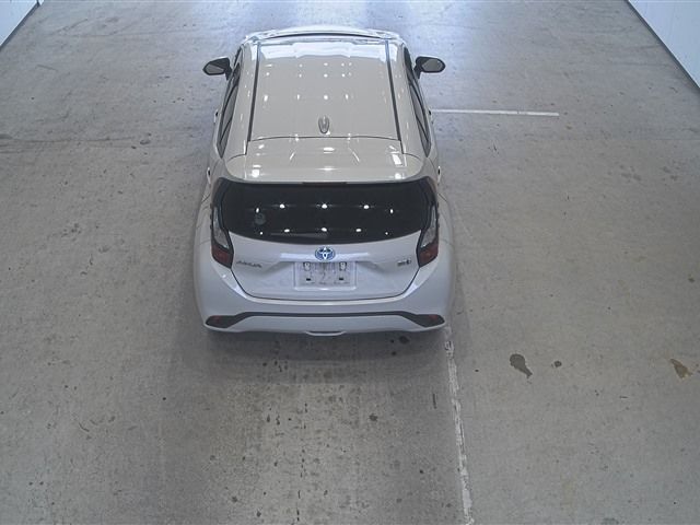 2022 Toyota Aqua X auction photo 3