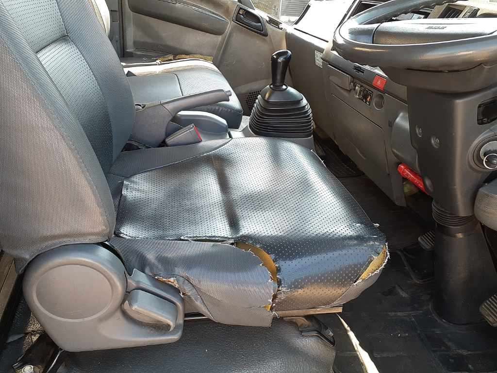 2012 Isuzu Elf auction photo 8
