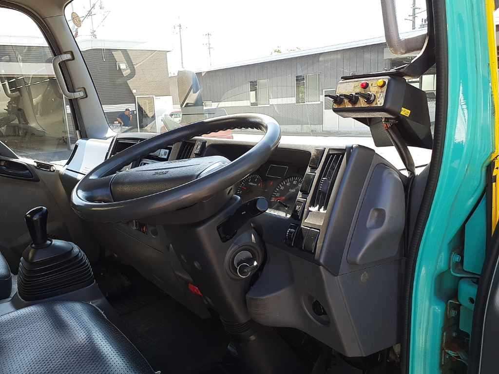 2012 Isuzu Elf auction photo 7