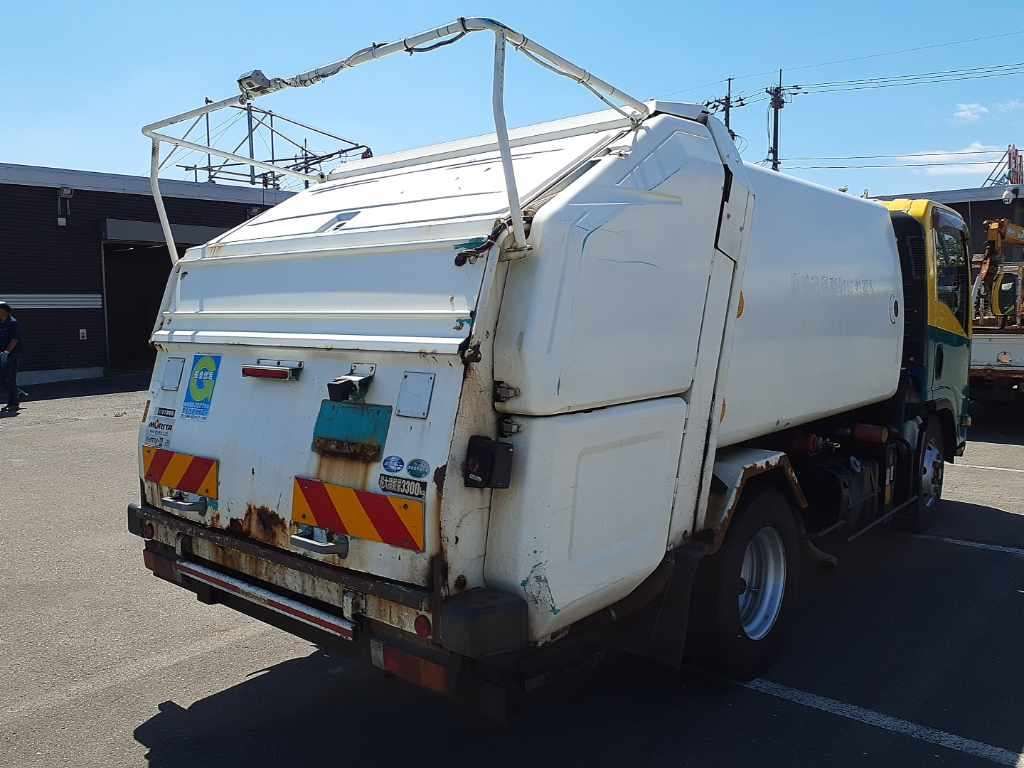 2012 Isuzu Elf auction photo 2