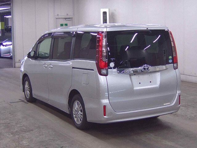 2017 Toyota Noah G auction photo 2