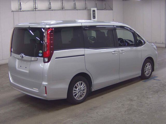 2017 Toyota Noah G auction photo 5