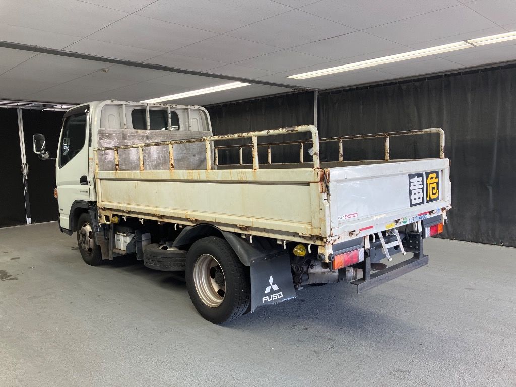 2017 Mitsubishi Fuso Canter 2.0t auction photo 2