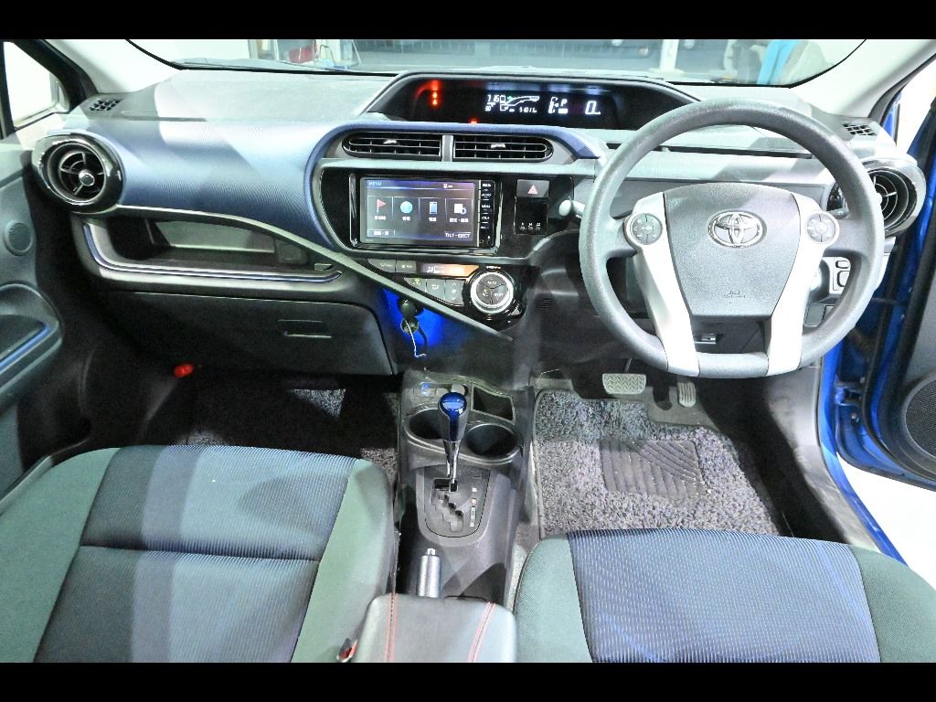 2015 Toyota Aqua S auction photo 3