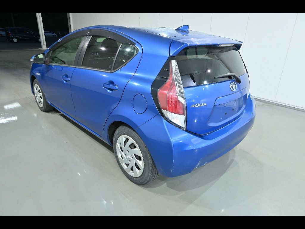 2015 Toyota Aqua S auction photo 5
