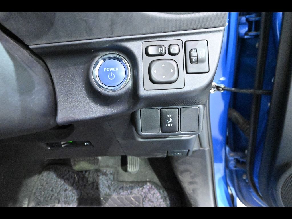 2015 Toyota Aqua S auction photo 12