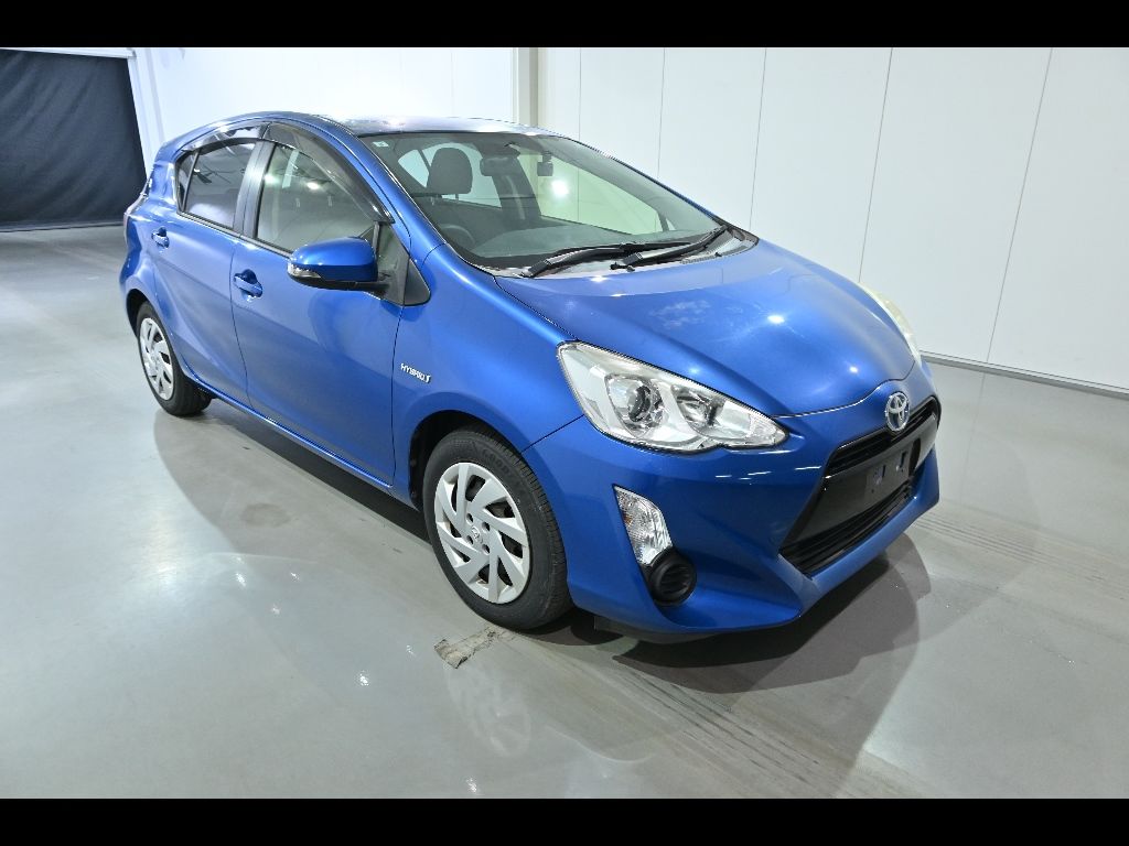 Japan Auction Vehicles 16 2015 Toyota Aqua S auction photo