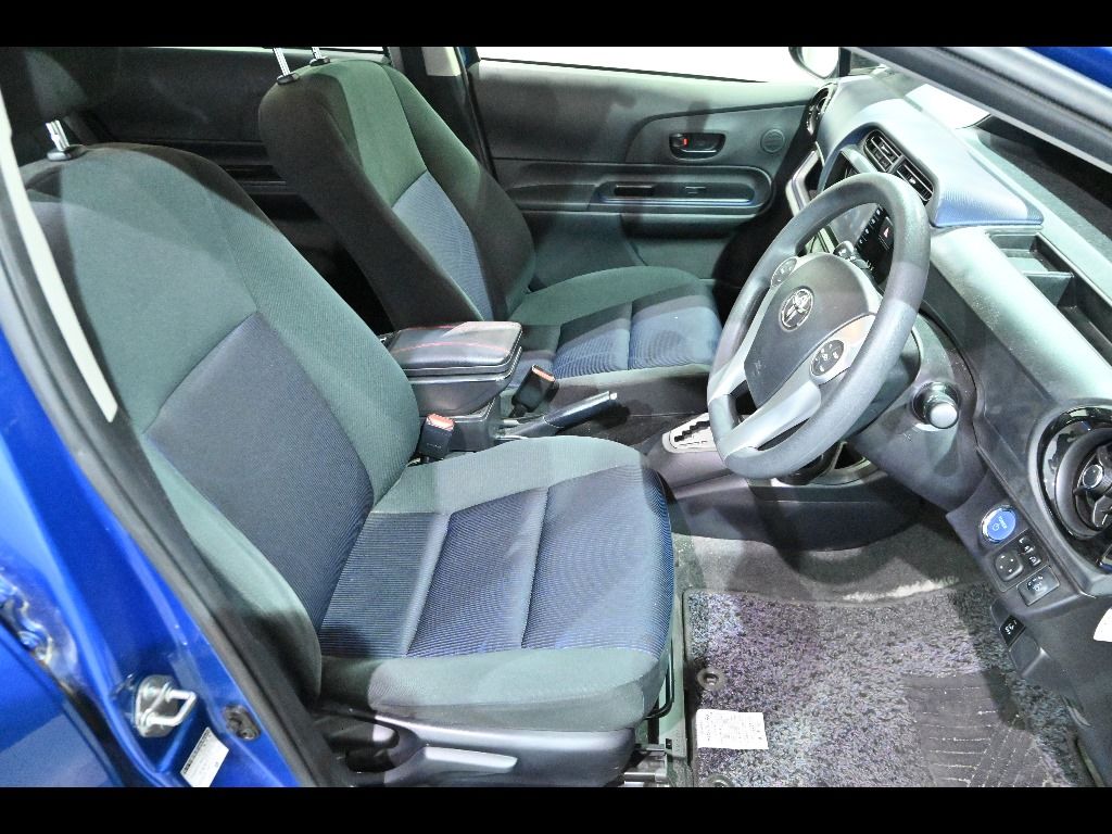2015 Toyota Aqua S auction photo 6