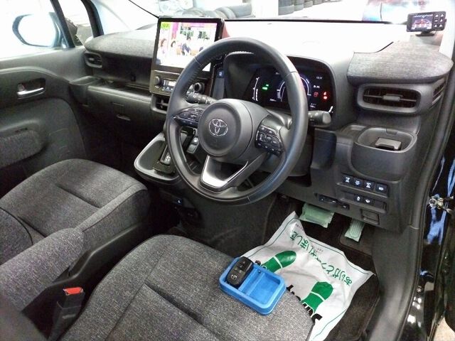 2023 Toyota Sienta ハイブリッドZ 4WD auction photo 3