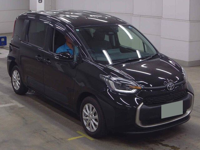 Japan Auction Vehicles 8 2023 Toyota Sienta ハイブリッドZ 4WD auction photo