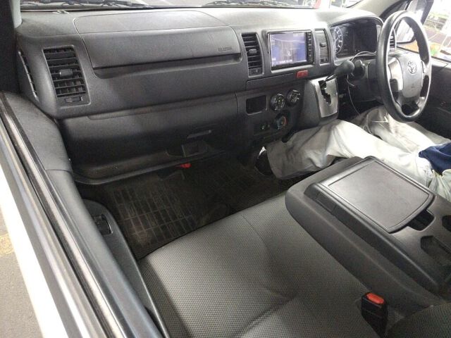 2021 Toyota Hiace ロングDX GLパッケ 4WD auction photo 6