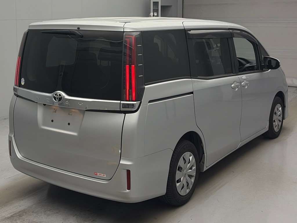 2021 Toyota Noah X auction photo 2