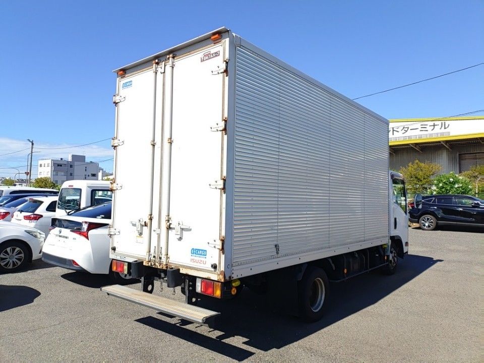 2012 Isuzu Elf auction photo 2