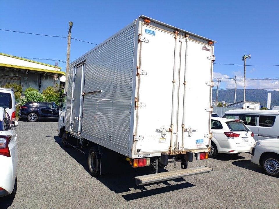 2012 Isuzu Elf auction photo 6