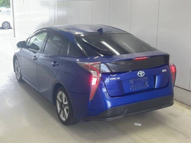 2018 Toyota Prius Sツーリングセレクション auction photo 3