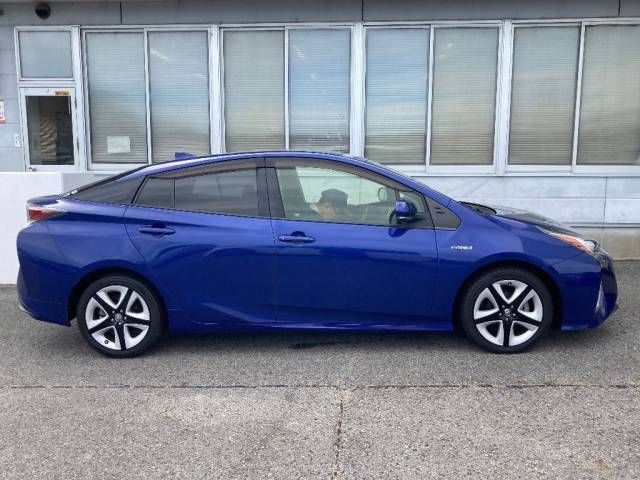 2018 Toyota Prius Sツーリングセレクション auction photo 2