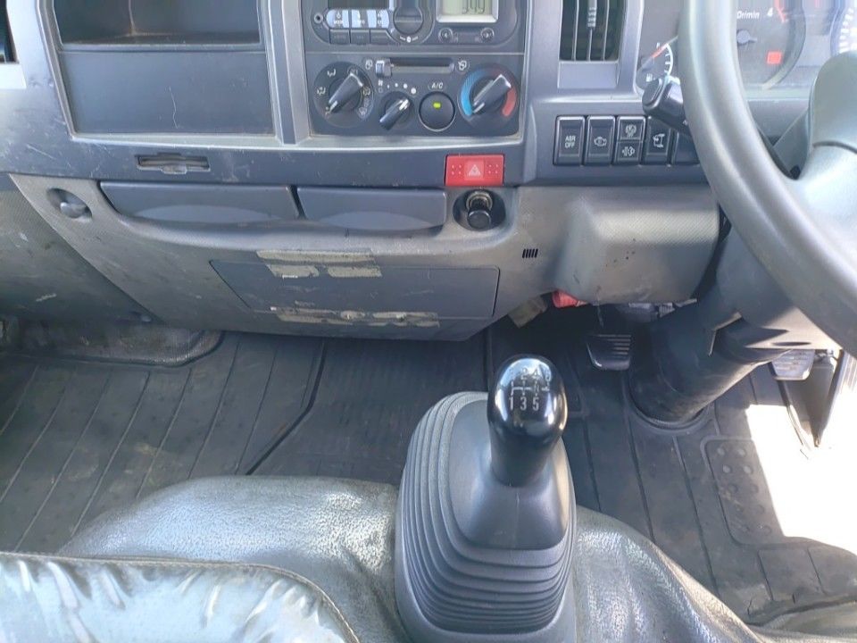2015 Isuzu Elf auction photo 12