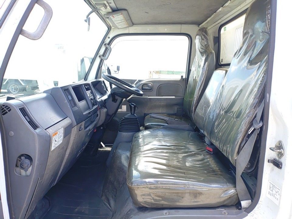 2015 Isuzu Elf auction photo 16