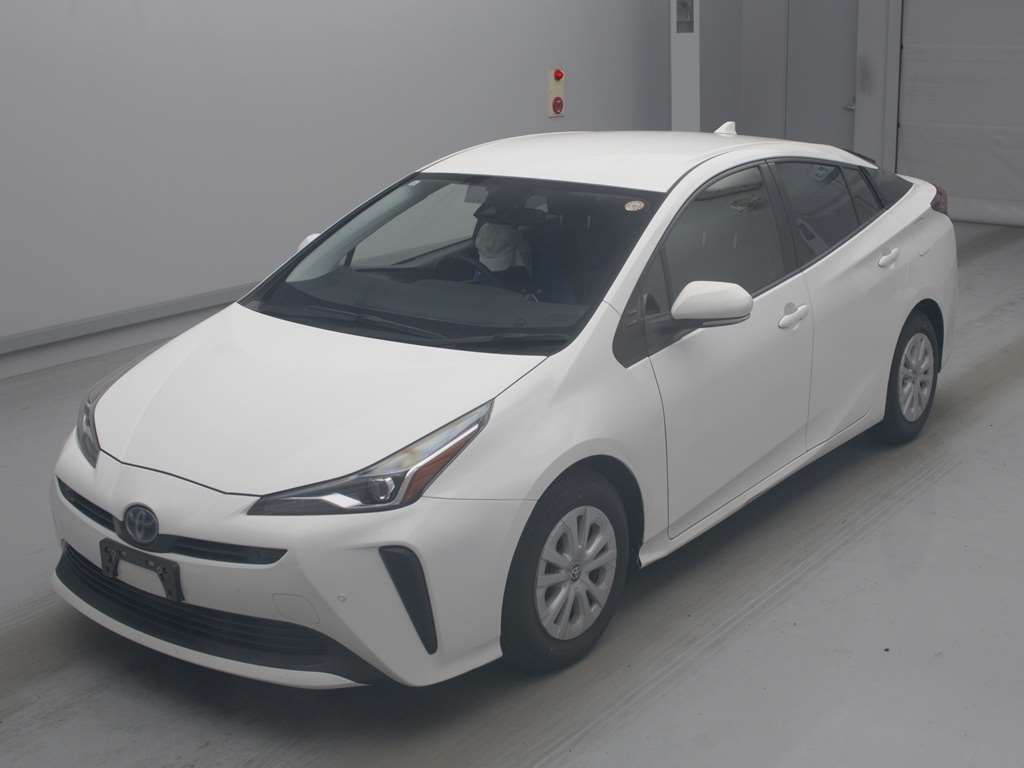 Japan Auction Vehicles 4 2021 Toyota Prius S auction photo