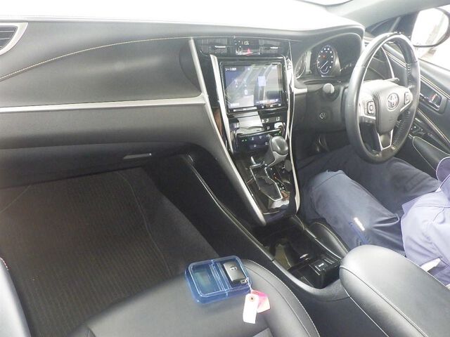 2019 Toyota Harrier premium auction photo 3