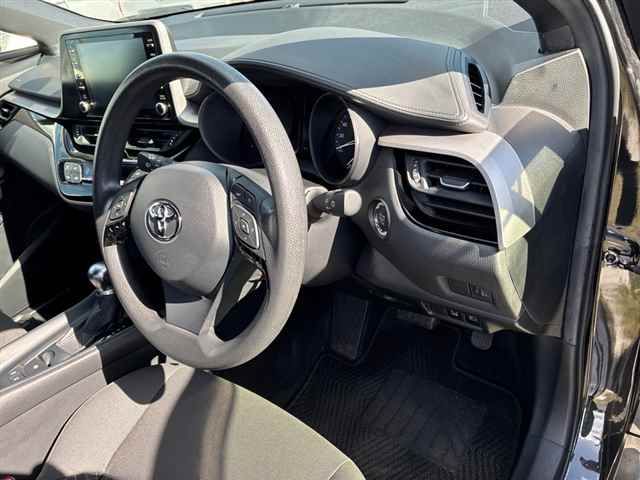 2023 Toyota C-HR S-T auction photo 3