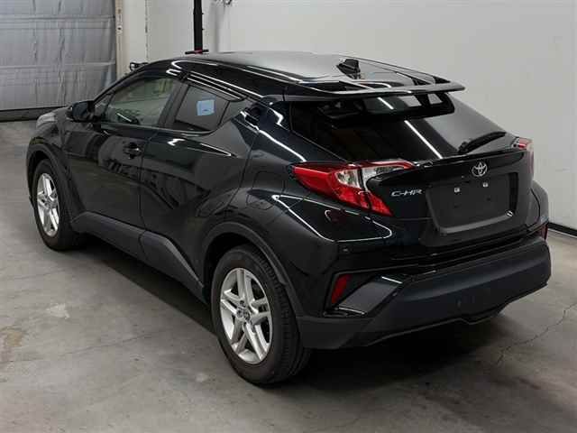 2023 Toyota C-HR S-T auction photo 2