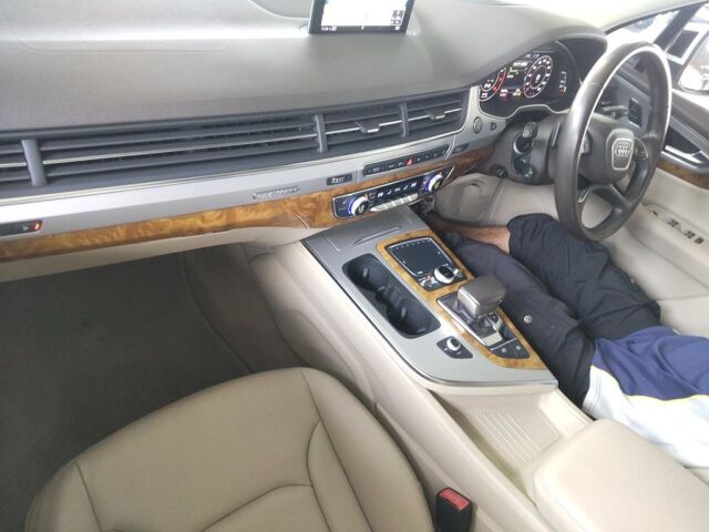 2017 Audi Q7 3.0TFSIクワトロ 4WD auction photo 3