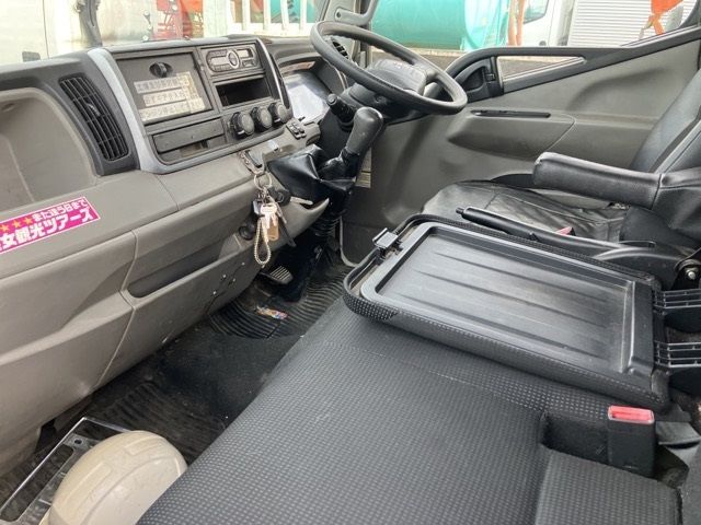 2016 Mitsubishi Fuso Canter Aluminum van auction photo 5