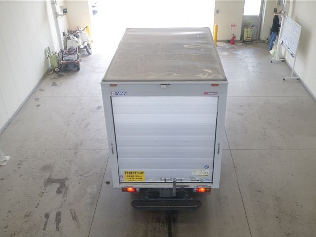 2016 Mitsubishi Fuso Canter Aluminum van auction photo 3