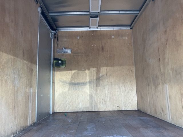 2016 Mitsubishi Fuso Canter Aluminum van auction photo 20