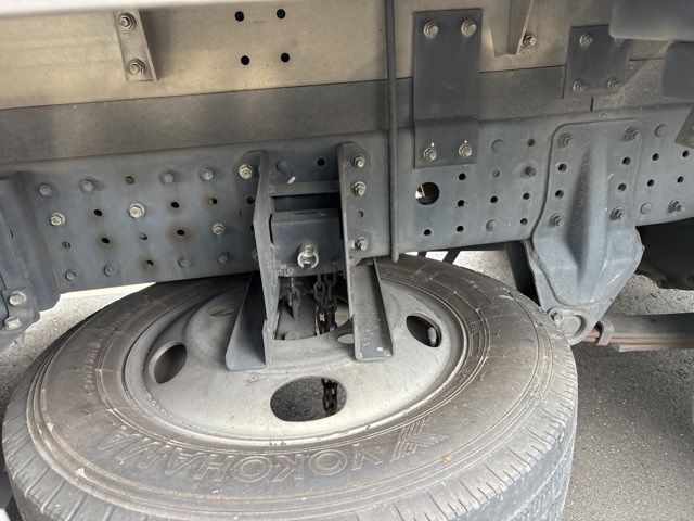 2016 Mitsubishi Fuso Canter Aluminum van auction photo 12