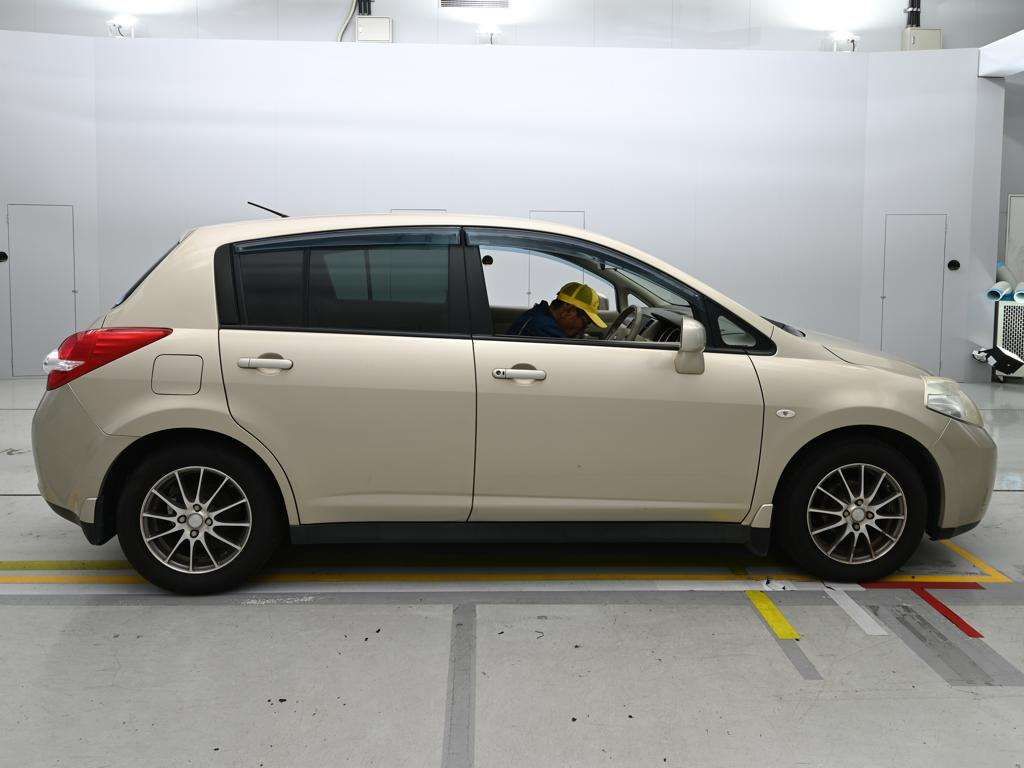 2012 Nissan ティーダ 15M SV+プラズマ auction photo 3