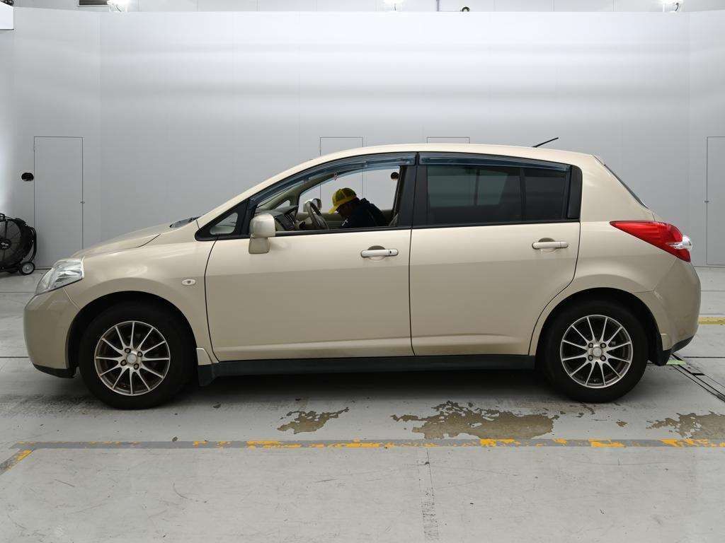 2012 Nissan ティーダ 15M SV+プラズマ auction photo 4