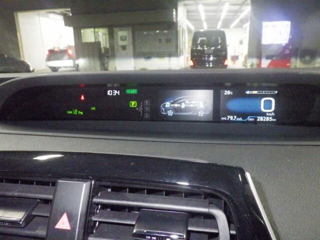2021 Toyota Prius PHEV S Safety Package auction photo 6