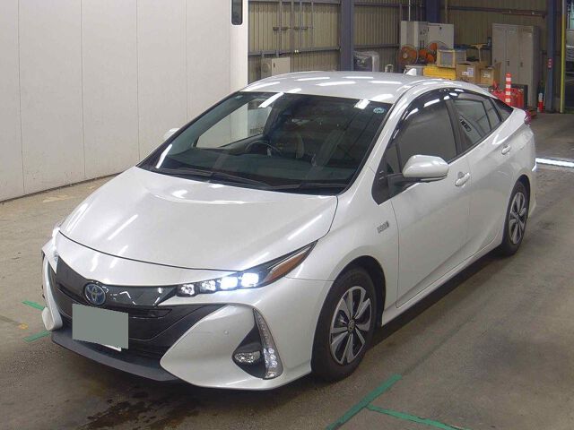 2021 Toyota Prius PHEV S Safety Package auction photo 4