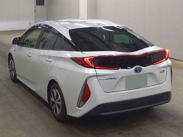 2021 Toyota Prius PHEV S Safety Package auction photo 2