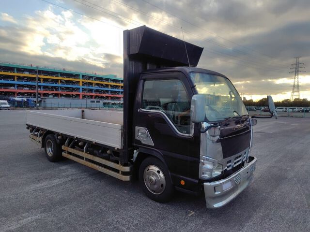 Japan Auction Vehicles 8 2006 Isuzu Elf auction photo