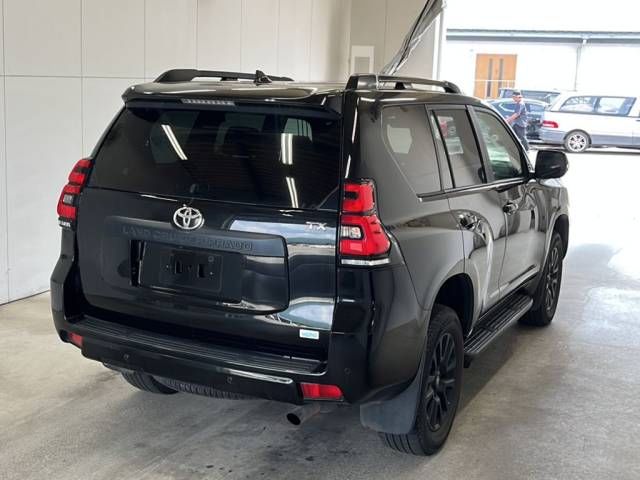 2023 Toyota Land Cruiser Prado TX L Package Matte Black auction photo 3