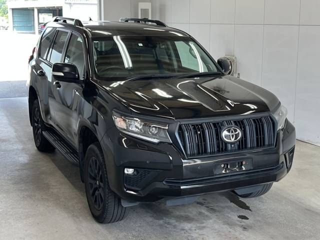2023 Toyota Land Cruiser Prado TX L Package Matte Black auction photo 4
