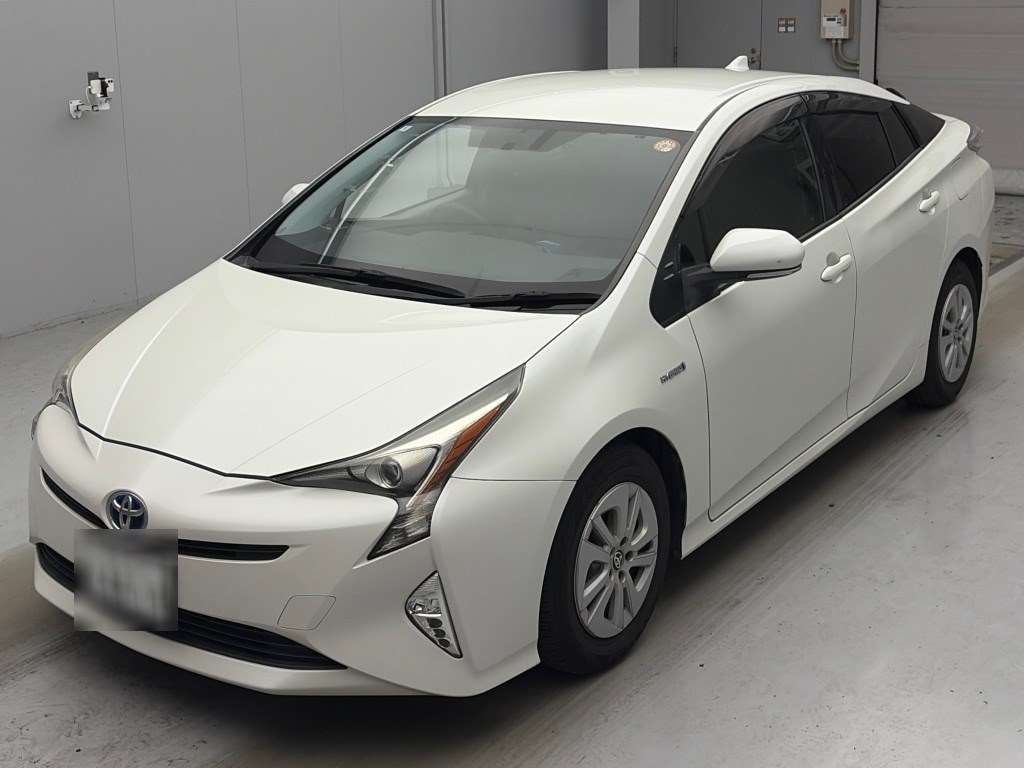 Japan Auction Vehicles 4 2016 Toyota Prius S auction photo