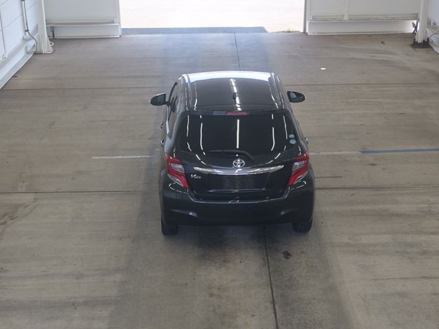 2015 Toyota Vitz F auction photo 3