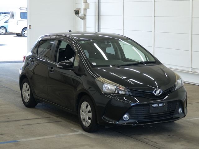 2015 Toyota Vitz F Japan auction vehicle