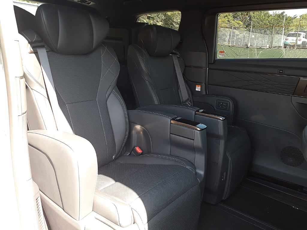 2025 Toyota Vellfire Z Premier auction photo 11