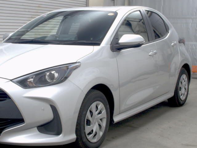 2021 Toyota Yaris ハイブリッドX auction photo 4