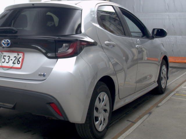 2021 Toyota Yaris ハイブリッドX auction photo 5
