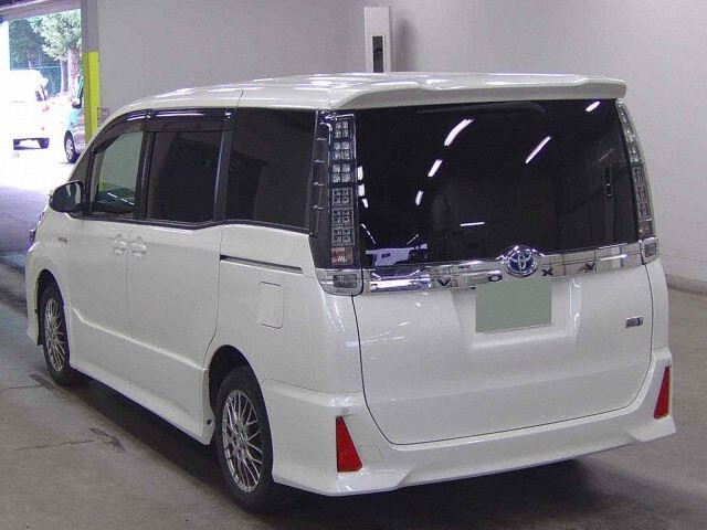 2016 Toyota Voxy HV ZS auction photo 2