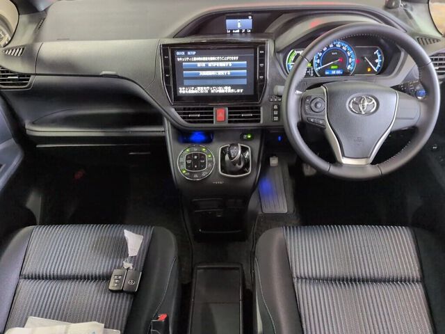 2016 Toyota Voxy HV ZS auction photo 3