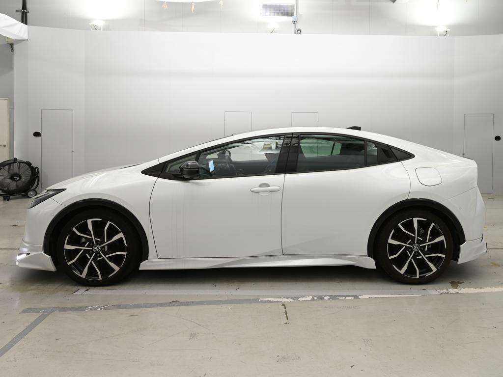2023 Toyota Prius PHEV Z auction photo 4